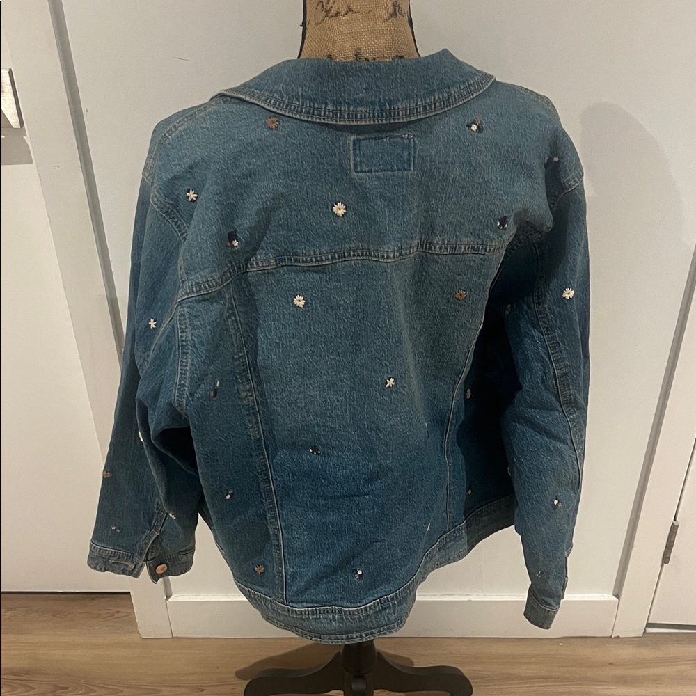 Universal Thread Denim Jacket With Flower Embroid… - image 5